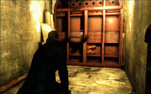 Zamiast tego biegnij cały czas w lewo i razem z towarzyszką otwórz duże czerwone wrota - 1 - Górska ścieżka | Kampania Jakea | Solucja Resident Evil 6 - Resident Evil 6 - poradnik do gry