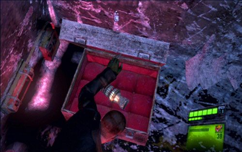 Zanim jednak wejdziesz w mały labirynt z prawej, idź maksymalnie prosto - 2 - Ponowne spotkanie z Ustankiem | Kampania Jakea | Solucja Resident Evil 6 - Resident Evil 6 - poradnik do gry