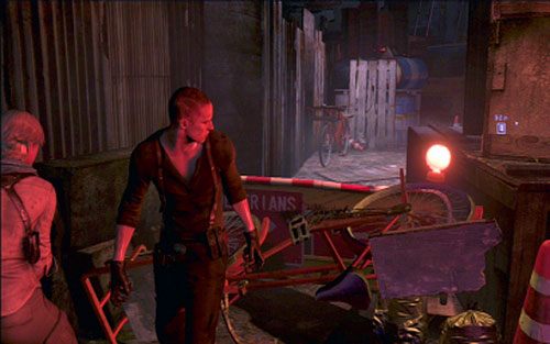 Idź teraz cały czas prosto, przeskakując blokujące drogę barierki - 4 - Ciemne zaułki | Kampania Jakea | Solucja Resident Evil 6 - Resident Evil 6 - poradnik do gry