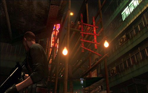 Gdy ich wyeliminujesz, pomóż swojej partnerce wdrapać się na zerwaną drabinę po lewej - 4 - Ciemne zaułki | Kampania Jakea | Solucja Resident Evil 6 - Resident Evil 6 - poradnik do gry