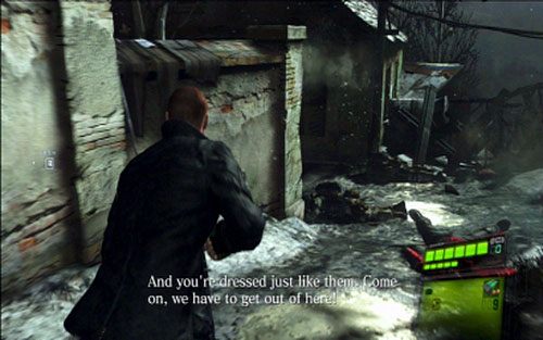Zaraz po wyjściu na zewnątrz, idź ścieżką prosto, a następnie skręć w lewo - Rozdział I | Emblematy - Jake | Resident Evil 6 - Resident Evil 6 - poradnik do gry