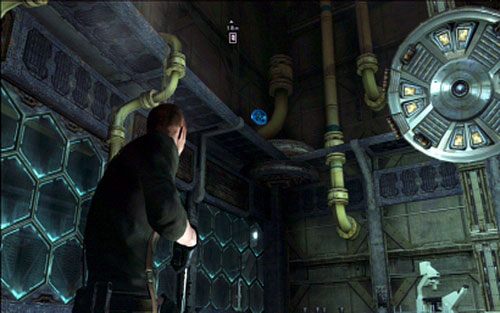 Gdy uda ci się odzyskać broń i otworzyć drzwi, spójrz w jeden z górnych rogów małego pomieszczenia - Rozdział V | Emblematy - Jake | Resident Evil 6 - Resident Evil 6 - poradnik do gry