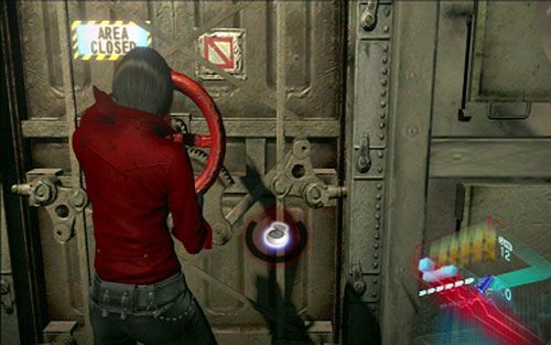 Biegnąc dalej prosto, dotrzesz do włazu z czerwonym pokrętłem - 4 - Ucieczka przed mutantem | Kampania Ady Wong | Solucja Resident Evil 6 - Resident Evil 6 - poradnik do gry