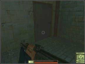 W środku po chwili z góry zbiegnie dwóch strażników - bądź na nich przygotowany (14) (15) - Praga | Soldier of Fortune 2 Double Helix - Soldier of Fortune 2: Double Helix - poradnik do gry