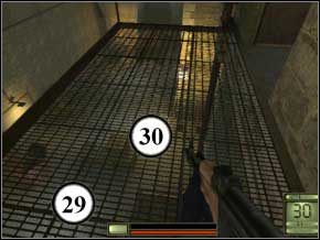 Otwórz drzwi, które są po lewej - jest tam pancerz w skrzynkach - Praga | Soldier of Fortune 2 Double Helix - Soldier of Fortune 2: Double Helix - poradnik do gry