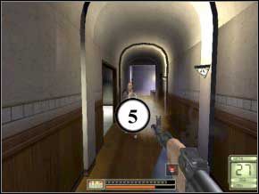 W składziku po prawej jest amunicja, idź do drzwi po lewej, prosto, otwórz drzwi do kuchni - po lewej będzie strażnik (6) - Vergara | Soldier of Fortune 2 Double Helix - Soldier of Fortune 2: Double Helix - poradnik do gry