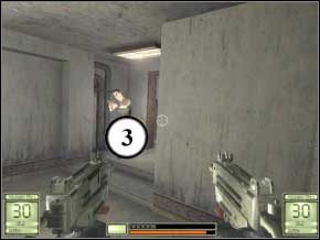 Z lewej wybiegnie pierwszy strażnik (4), a pomiędzy kontenerami naprzeciwko pojawi się kolejny (5) - Hongkong | Soldier of Fortune 2 Double Helix - Soldier of Fortune 2: Double Helix - poradnik do gry