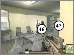 a dopiero potem zajmij się parką za szybą (stań na stoliku i po prostu się wychyl) (48) (49) - New York | Soldier of Fortune 2 Double Helix - Soldier of Fortune 2: Double Helix - poradnik do gry