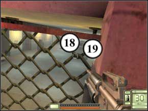 Zniszcz tekturowe pudla, za dole będzie kilku strażników (20) (21) - po prostu puść im granat z M4 (nareszcie się przyda) i zeskocz na dół - Switzerland | Soldier of Fortune 2 Double Helix - Soldier of Fortune 2: Double Helix - poradnik do gry