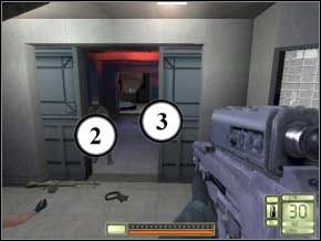 Po lewej za szybą jest kolejny przeciwnik - ustaw się tak, by móc strzelić przez dziurę w kuloodpornej szybie (4), potem spójrz w prawo - w prawym i lewym korytarzu stoi strażnik - Texas | Soldier of Fortune 2 Double Helix - Soldier of Fortune 2: Double Helix - poradnik do gry