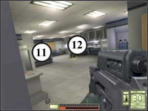 Z tyłu próbował cię będzie zaskoczyć strażnik, niestety - nie uda to mu się (13) - Texas | Soldier of Fortune 2 Double Helix - Soldier of Fortune 2: Double Helix - poradnik do gry