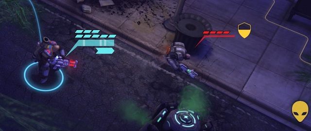 Żółta tarcza i ikonka-główka: cel jest oflankowany i nie otrzymuje bonusów pochodzących od osłony. - Jak strzelać, żeby trafić w XCOM Enemy Unknown? | Turowy system walki - XCOM: Enemy Unknown - poradnik do gry