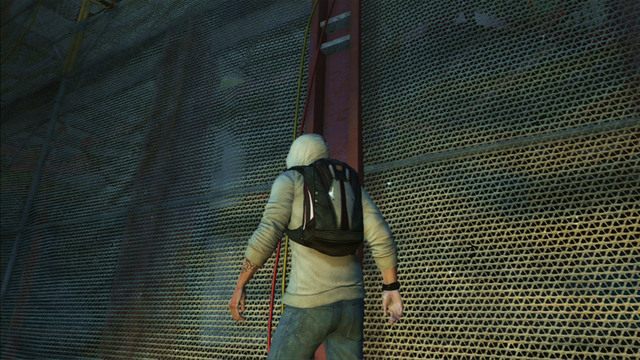 Po dotarciu na większą platformę, wejdź przewodami piętro wyżej - Sekwencja 5 - Pierwsze źródło energii | Solucja Assassins Creed 3 - Assassins Creed 3 - poradnik do gry