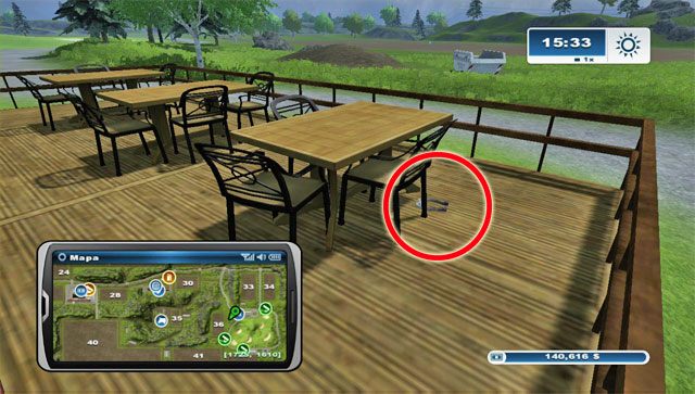 Przy budynku stojącym na północ od pola golfowego jest taras i stoliki, a wśród nich podkowa - Obszar C - podkowy 25 - 36 | Podkowy w Farming Simulator 2013 - Farming Simulator 2013 - poradnik do gry