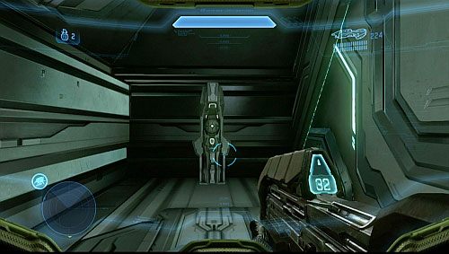 Kiedy tylko przejmiesz kontrolę nad postacią, obróć się o 180 stopni, by odnaleźć kolejny termianl - Terminal 3; Zlokalizuj siły UNSC | Infinity - Kampania | Halo 4 - Halo 4 - poradnik do gry