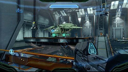 Przejdź przez nagar i wejdź do środka Pelicana pokazanego na obrazku - Dostań się do pierwszej wieży i zniszcz generator fal | Dezaktywacja - Kampania - Halo 4 - poradnik do gry