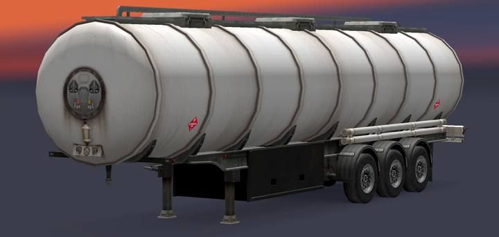 Naczepy tego typu służą do przewozu paliw - widoczne są czerwone oznaczenia substancji łatwopalnych - ETS2: Osiągnięcia Steam - Italia i DLC - Euro Truck Simulator 2 - poradnik do gry