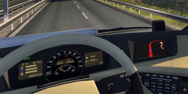 Bardzo ważnym miejscem jest deska rozdzielcza (pomiędzy trzema wyświetlanymi informacjami przełączasz się domyślnie klawiszem [I]) - ETS2: Deska rozdzielcza - Euro Truck Simulator 2 - poradnik do gry