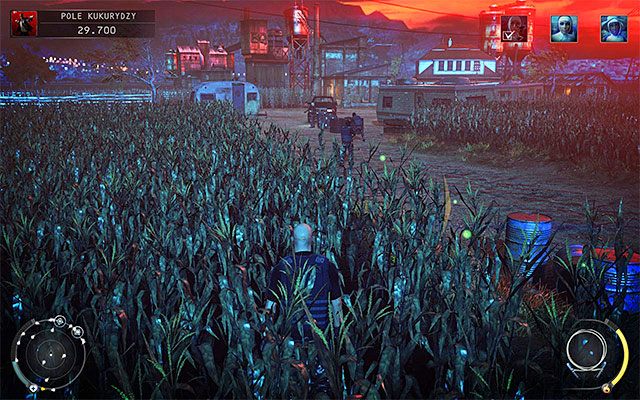 W celu odnalezienia Jaqueline Moorhead musisz wyruszyć w stronę widocznego w oddali gospodarstwa - Zamordowanie Jaqueline Moorhead (Pole kukurydzy) | 14 - Atak Świętych - Hitman Absolution - poradnik do gry