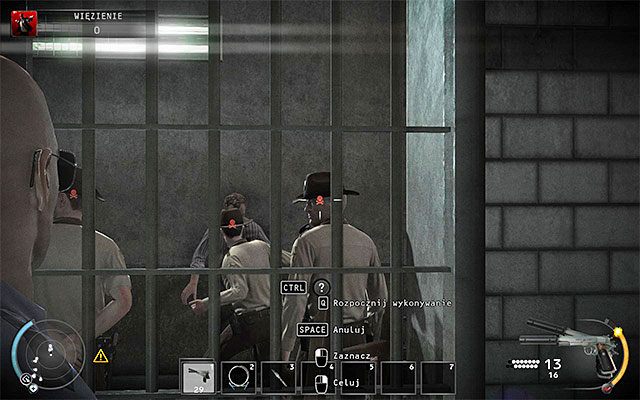 Policjantów znęcających się nad jednym z więźniów, najlepiej byłoby ominąć - Więzienie | 15 - Prawo Skurkyego | Solucja Hitman Rozgrzeszenie - Hitman Absolution - poradnik do gry