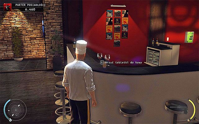 Kolejny krok to zaaplikowanie pigułek nasennych do kawy, którą od czasu do czasu popija szef ochrony - Hitman Absolution: Parter posiadłości, Osobisty kontrakt - Solucja - Hitman Absolution - poradnik do gry