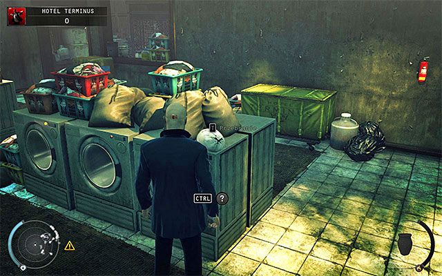 Oba opisane wyżej warianty zachowania prowadzą do pomieszczenia pralni - Eksploracja parteru hotelu i bocznych alejek (Hotel Terminus) | 3 - Terminus - Hitman Absolution - poradnik do gry