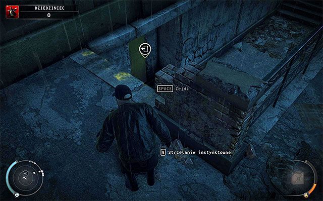 Cierpliwie odczekaj aż policjanci odwrócą się, szybko przeskocz nad murkiem i udaj się prosto - Dziedziniec | 5 - Myśliwy i ofiara | Solucja Hitman Rozgrzeszenie - Hitman Absolution - poradnik do gry