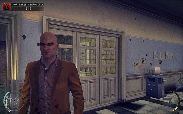 Przebranie bandziora bardzo łatwo jest pozyskać, albowiem mnóstwo tego typu osób spotyka się w etapach Korytarze sierocińca i Kotłownia - 6 - Rosewood | Wyzwania Hitman Rozgrzeszenie - Hitman Absolution - poradnik do gry