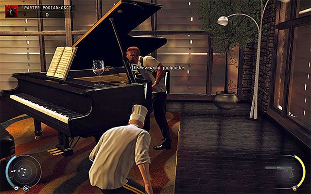 Zaczekaj aż jeden z wartowników spróbuje zagrać na fortepianie i następnie zajrzy do środka - 1 - Osobisty kontrakt | Wyzwania Hitman Rozgrzeszenie - Hitman Absolution - poradnik do gry