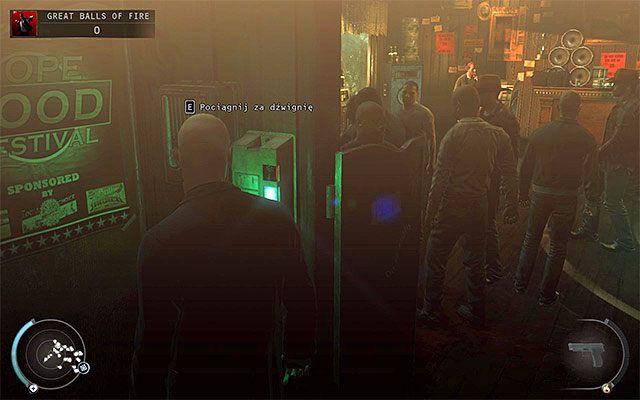 Drugi metoda wszczęcia bójki zakłada wybranie się do toalet - Dotarcie do barmana po wszczęciu bójki (Great Balls of Fire) | 7 - Witamy w Hope - Hitman Absolution - poradnik do gry