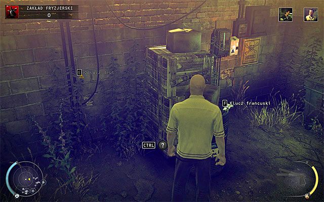 Drugą z możliwości w temacie cichej eliminacji Masona jest porażenie go prądem - Zamordowanie Masona McCreadyego (Zakład fryzjerski) | 9 - Ogolić Lennyego - Hitman Absolution - poradnik do gry