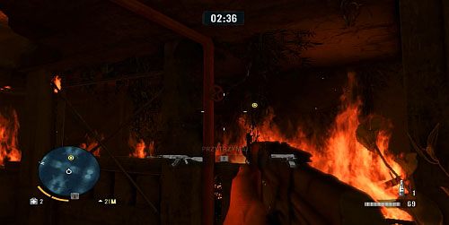 Dalej strzel w rurę po lewej stronie, pokazaną na obrazku, by móc przejść dalej - Hotel Island Port | Misje główne w Far Cry 3 - Far Cry 3 - poradnik do gry