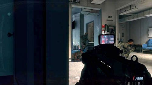 Następnie przejdź do następnego pokoju i ukryj się przy otwartych do wewnątrz drzwiach - 09 - Odysseus | Misje - Opis przejścia | Call of Duty Black Ops II - Call of Duty: Black Ops II - poradnik do gry