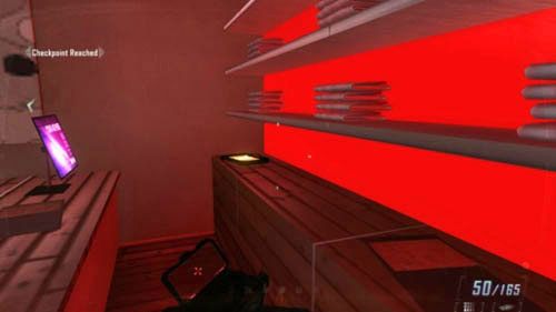 Kiedy po scenie w klubie trafisz do galerii handlowej, zejdź z piętra na parter i poszukaj po prawej stronie sklepu z napisem dHo (pierwszy obrazek powyżej) - 06 - Karma | Materiały wywiadowcze | Call of Duty Black Ops II - Call of Duty: Black Ops II - poradnik do gry