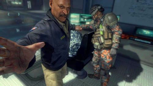Również za chwilę, to DeFalco sterroryzuje technika obok Briggsa (pierwszy obrazek powyżej) - 09 - Odysseus | Decyzje, konsekwencje, zakończenia | Call of Duty Black Ops II - Call of Duty: Black Ops II - poradnik do gry