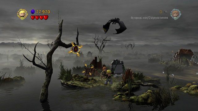 Na jednej z wysp, na których chowamy się przed Nazgulem zobaczymy tarczę na drzewie - Martwe Bagna | Znajdźki | LEGO The Lord of the Rings - LEGO The Lord of the Rings: Władca Pierścieni - poradnik do gry