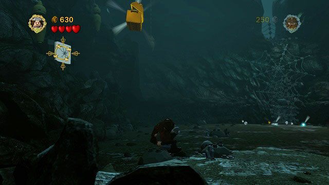Podczas walki z Szelobą, po prawej stronie areny, wysoko nad nami można dostrzec popękany klocek LEGO - Cirith Ungol | Znajdźki | LEGO The Lord of the Rings - LEGO The Lord of the Rings: Władca Pierścieni - poradnik do gry
