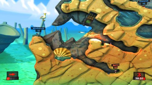 W następnej kolejności wymierzamy strzał Bazooki tak, by pozbyć się kolejnego przeciwnika na skraju mapy, tym razem po lewej [ilustracja] - Ahoj, nadchodzi ból! | Plaża (Kampania) | Worms Revolution - Worms: Revolution - poradnik do gry