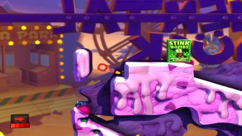 Po zebraniu skrzynki z Wodną bombą, mierzymy w wiszącą ścianę przy pomocy nowo zdobytej broni [ilustracja] i oddajemy strzał - Wszystkie atrakcje wesołego miasteczka! | Łamigłówki | Worms Revolution - Worms: Revolution - poradnik do gry