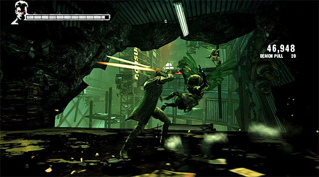 Zachowaj czujność, bo tuż po wkroczeniu do magazynu zaatakują Cię latające bestie - Przeprawa przez drugi magazyn | 5 - Virility | DMC Devil May Cry - DMC: Devil May Cry - poradnik do gry