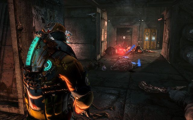 Wyjdź przez wrota na niewielki mostek wewnątrz ogromnego silosu - Protect the Armory munitions | Armory - zadanie poboczne | Dead Space 3 - Dead Space 3 - poradnik do gry