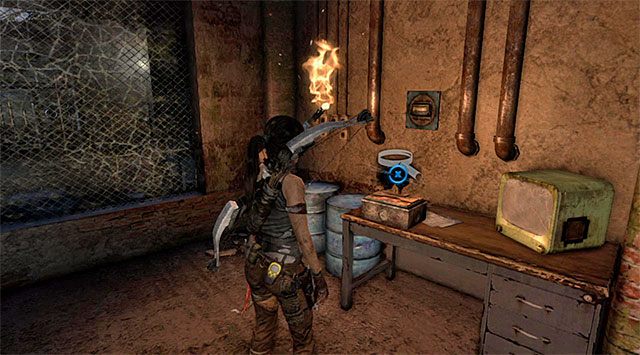 Wdrap się na prawy obiekt i z niego doskocz do nowo odblokowanego wejścia - Relikty | Sekrety - Cliffside Bunker | Sekrety Tomb Raider - Tomb Raider - poradnik do gry