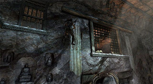 Przesuwaj się po krawędzi w prawo - Zbadaj klasztor w poszukiwaniu Sam | 24 - Powrót | Solucja Tomb Raider - Tomb Raider - poradnik do gry