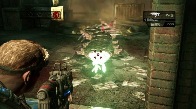 Kiedy dojdziesz do końca korytarza, po prawej stronie spotkasz pierwszego insekta - Archiwa - Muzeum chwały wojskowej - Gears of War: Judgment - poradnik do gry