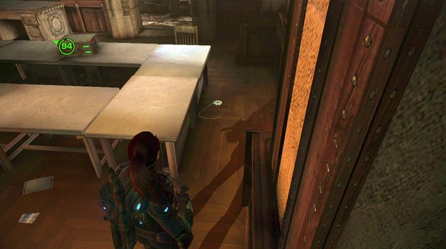 Przed przejściem do następnej lokacji, wejdź do pokoju po lewej stronie, stojąc plecami do wyjścia z holu - Pas Monroea - Akademia Wojskowa Halvo Bay - Gears of War: Judgment - poradnik do gry