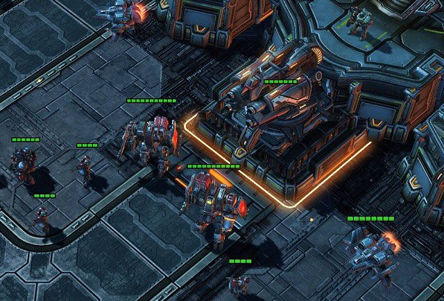 Po uleczeniu naszych wojsk i uzupełnieniu strat możemy przystąpić do ostatecznego szturmu na Centrum Operacji Taktycznych [6] - Weterani | Kampania - Char | StarCraft II Heart of the Swarm - StarCraft II: Heart of the Swarm - poradnik do gry