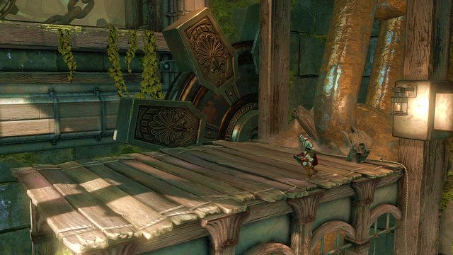 Wyskocz po nim na podwyższenie i rozbij śmieci blokujące łańcuch po prawej - Wnętrze posągu | God of War Wstąpienie - God of War: Ascension - poradnik do gry