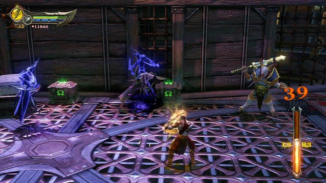Gdy pokonasz pierwszą zjawę na arenie pojawi się większy kozłoludy wspierany przez kolejną zjawę - 26 - Oczy Apollona | Opis przejścia | God of War Wstąpienie - God of War: Ascension - poradnik do gry