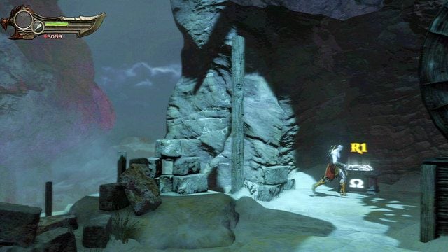 W niewielkim zaułku znajdziesz białą skrzynię z okiem Gorgony - Oczy Gorgony i Pióra Feniksa (rozdział 5) | Artefakty, Oczy Gorgony i Pióra Feniksa - God of War: Ascension - poradnik do gry