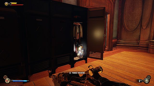Naciśnij przycisk, aby wezwać windę - Znajdź drogę do Finkton | Rozdział 16 - Centrum Wcielania Pracowników / Finkton Właściwe - BioShock: Infinite - poradnik do gry